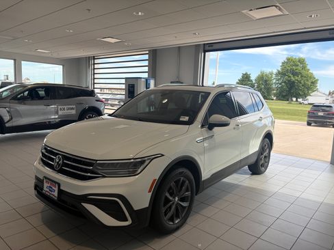 Used 2022 Volkswagen Tiguan SE AWD/4WD image 6