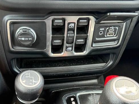 Used 2024 Jeep Wrangler Unlimited Sahara AWD/4WD image 22