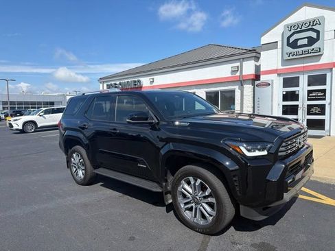 Used 2025 Toyota 4Runner Limited AWD/4WD image 2