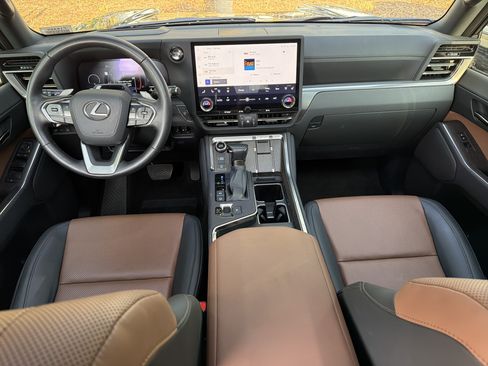 Used 2025 Lexus GX 550 AWD/4WD image 32