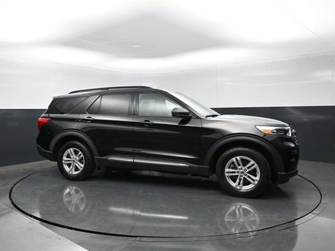 Used 2020 Ford Explorer XLT w/ Comfort Package AWD/4WD image 6