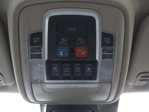 Used 2022 RAM 1500 Laramie AWD/4WD image 19