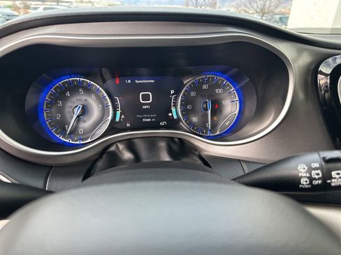 Certified 2023 Chrysler Pacifica Touring-L image 7