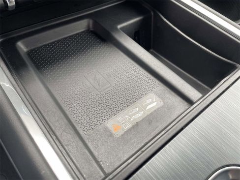 Used 2024 GMC Acadia Elevation image 27