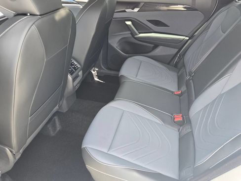 Certified 2025 Volkswagen Tiguan SE R-Line FWD image 12