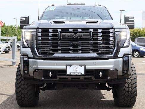 Used 2024 GMC Sierra 2500 Denali Ultimate AWD/4WD image 9