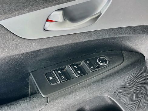 Certified 2023 Kia Forte LXS FWD image 11