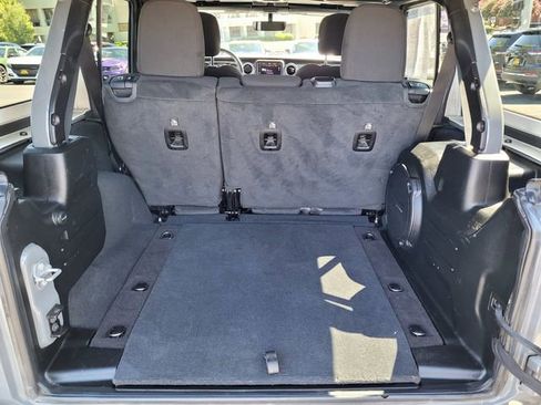 Used 2023 Jeep Wrangler Unlimited Sahara AWD/4WD image 11