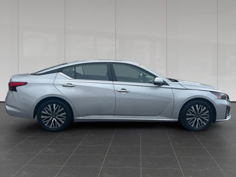 Used 2023 Nissan Altima 2.5 SV FWD image 6