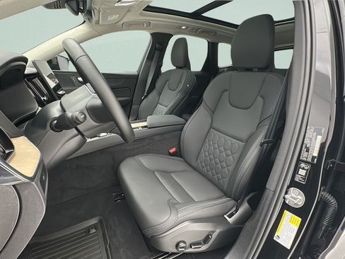 Used 2026 Volvo XC60 B5 Plus AWD/4WD image 13
