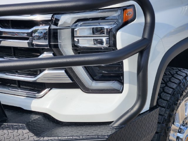 Used 2025 Chevrolet Silverado 3500 High Country w/ Technology Package AWD/4WD image 9