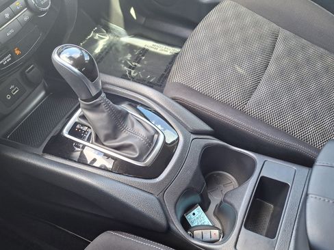 Used 2020 Nissan Rogue Sport SV FWD image 16