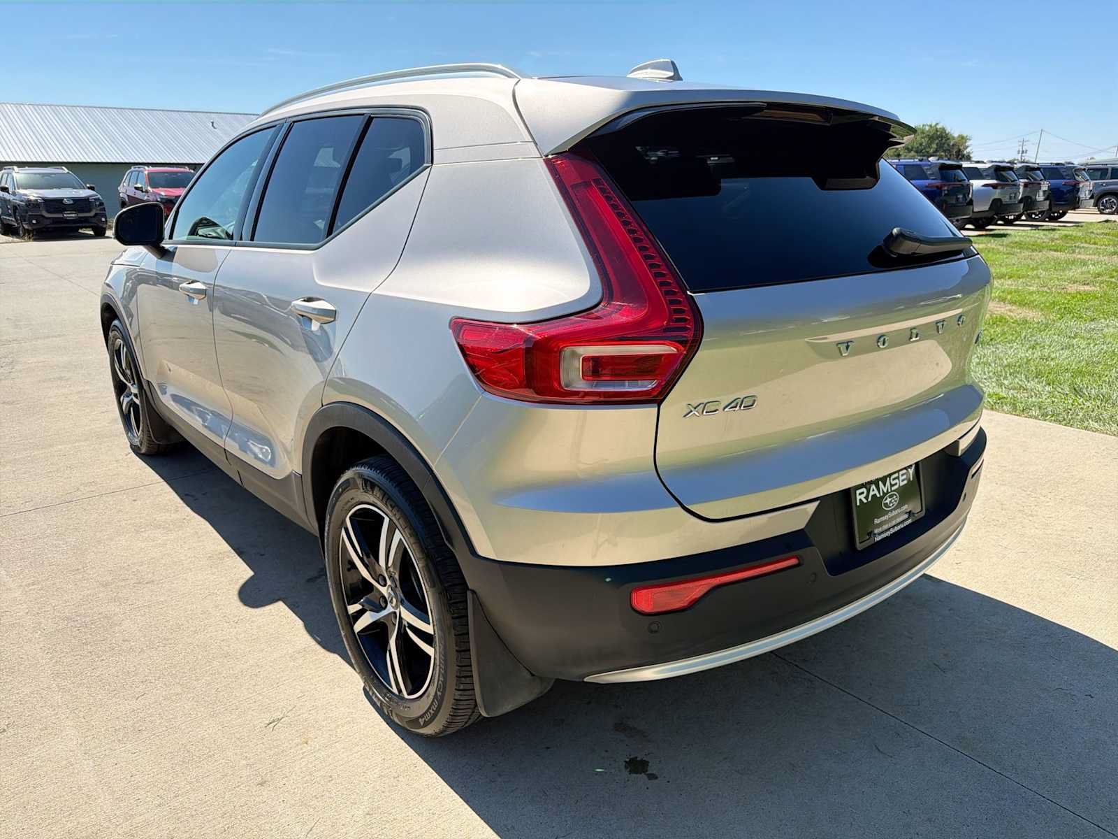 Used 2023 Volvo XC40 B5 Core w/ Convenience Package AWD/4WD image 4
