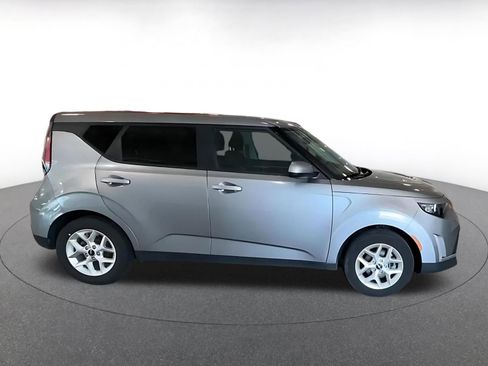 Used 2025 Kia Soul LX w/ LX Technology Package FWD image 8