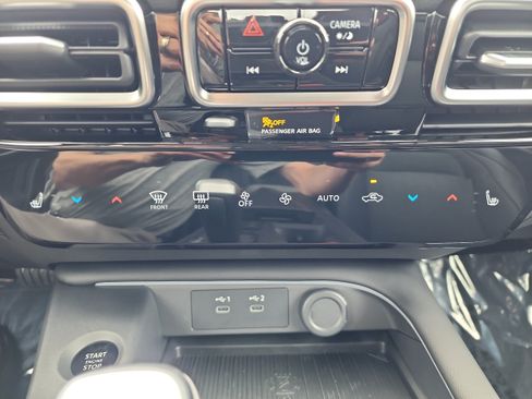 New 2026 Nissan Sentra SR w/ SR Premium Package FWD image 16