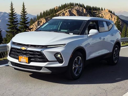 Used 2025 Chevrolet Blazer LT AWD/4WD image 4