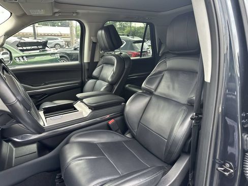 Certified 2025 Lincoln Navigator Reserve AWD/4WD image 13