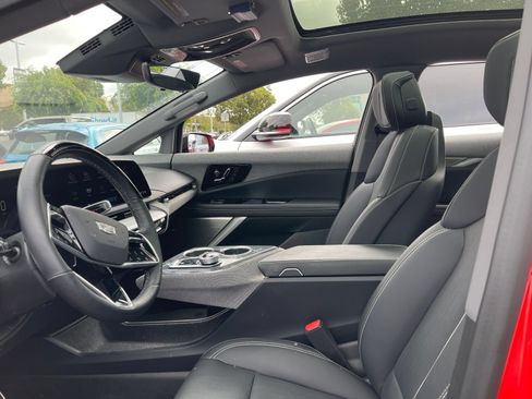 Certified 2025 Cadillac Optiq Sport 2 AWD/4WD image 5