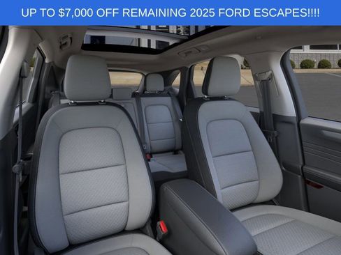 New 2025 Ford Escape Active w/ Cold Weather Package AWD/4WD image 10