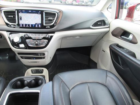 Used 2019 Chrysler Pacifica Touring-L Plus w/ Advanced Safetytec Group image 14