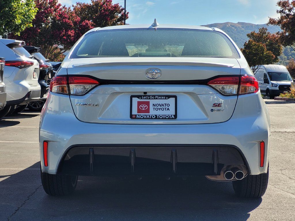 Used 2026 Toyota Corolla SE w/ SE Premium Package FWD image 6