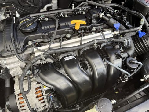 Used 2016 Kia Forte LX image 12