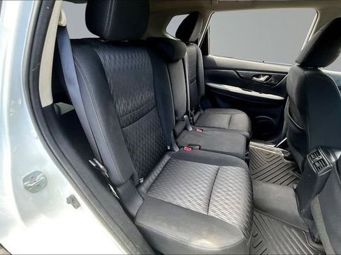 Used 2017 Nissan Rogue SV FWD image 25