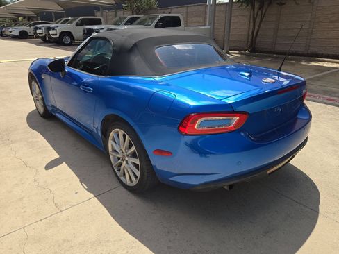Used 2017 FIAT 124 Spider Lusso RWD image 5