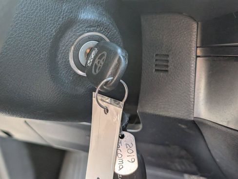 Used 2019 Toyota Tacoma TRD Off-Road AWD/4WD image 25