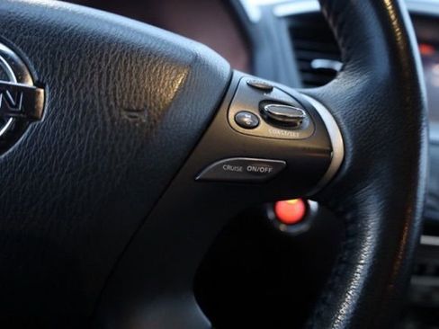 Used 2019 Nissan Pathfinder SV image 25