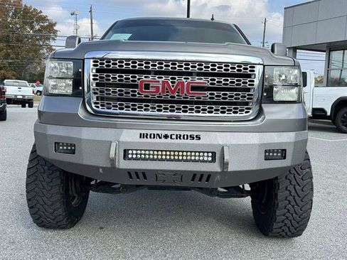 Used 2014 GMC Sierra 2500 Denali w/ Suspension Package, Off-Road image 2
