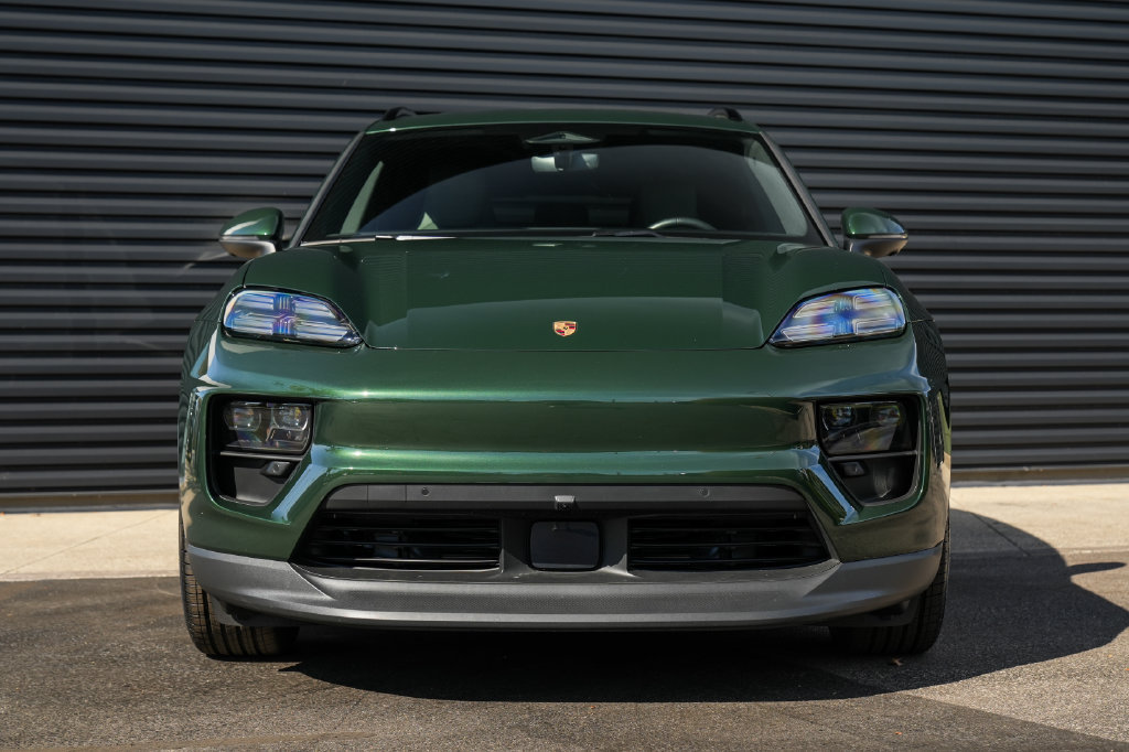 Certified 2026 Porsche Macan 4 Electric AWD/4WD image 6