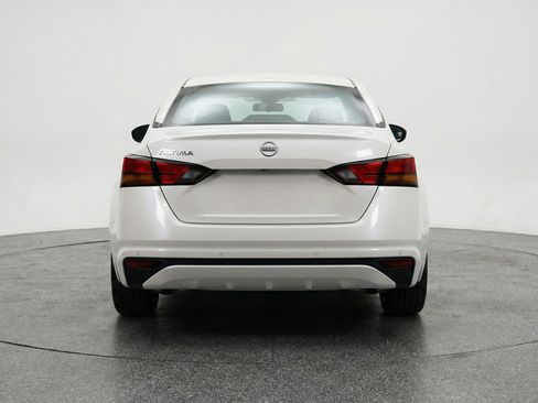 Used 2025 Nissan Altima 2.5 SV image 7