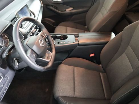 Used 2025 Nissan Rogue SV image 21