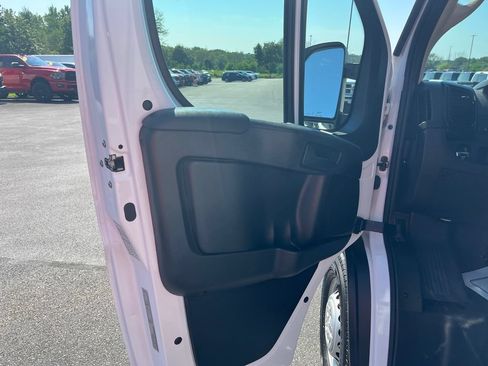 Used 2025 RAM ProMaster 2500 w/ U-Haul Equipment Group FWD image 12