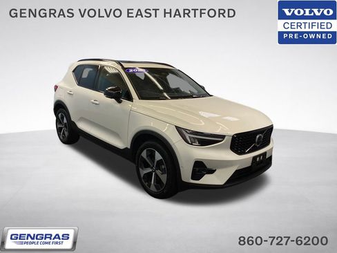 Certified 2025 Volvo XC40 B5 Plus AWD/4WD image 1