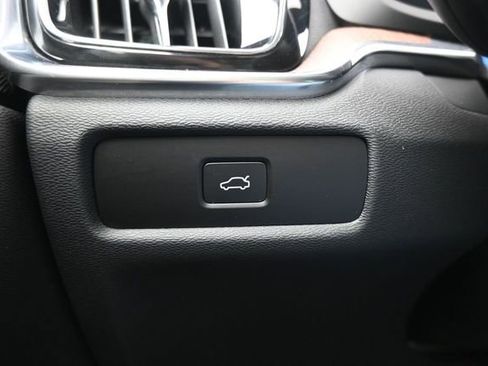Used 2025 Volvo V60 B5 Cross Country Plus AWD/4WD image 26
