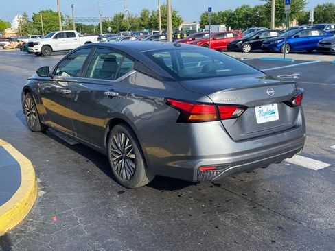 Used 2024 Nissan Altima 2.5 SV image 7
