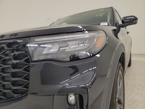 Used 2025 Ford Explorer ST-Line w/ ST-Line Street Pack AWD/4WD image 9