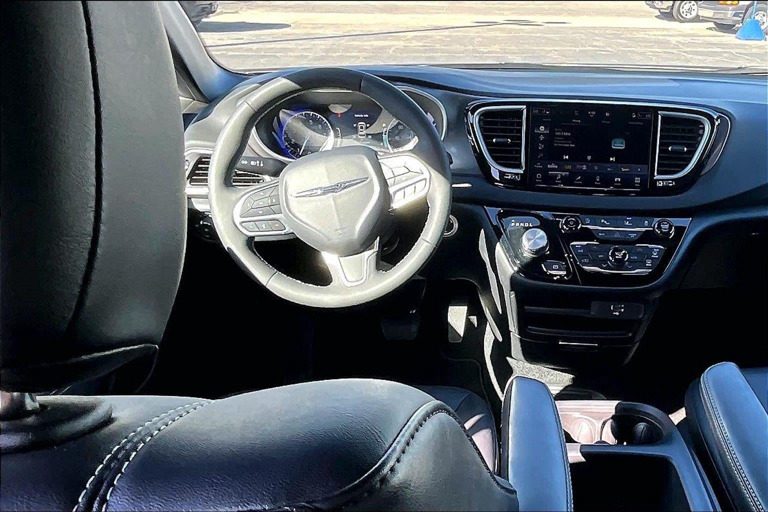 Used 2026 Chrysler Pacifica Select FWD image 5