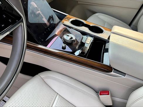 Used 2025 Cadillac Escalade Sport Platinum w/ LPO, Floor Liner Package AWD/4WD image 16