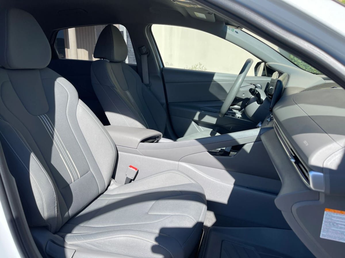 Used 2024 Hyundai Elantra Blue FWD image 21