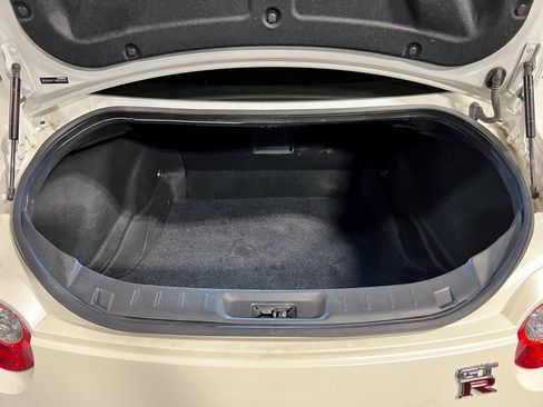 Used 2017 Nissan GT-R Premium image 17