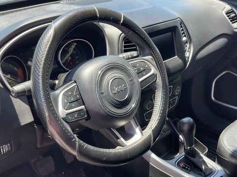 Used 2019 Jeep Compass Latitude FWD image 8