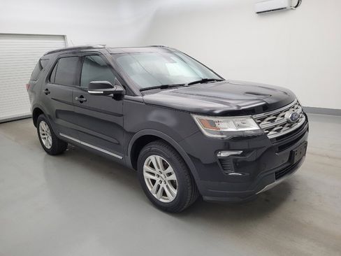 Used 2018 Ford Explorer XLT w/ Equipment Group 202A AWD/4WD image 11