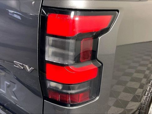 Used 2023 Nissan Frontier SV image 39