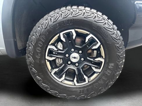 Used 2023 Chevrolet Silverado 1500 ZR2 w/ Technology Package AWD/4WD image 37