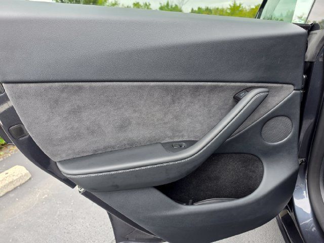 Used 2024 Tesla Model Y Performance AWD/4WD image 28
