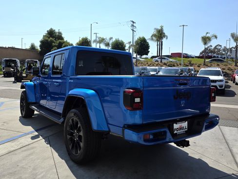 Certified 2023 Jeep Gladiator Overland image 3