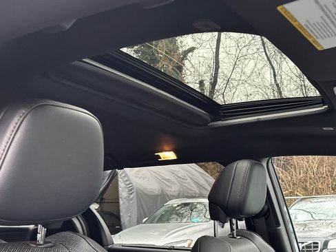 Used 2025 Toyota Sienna Limited image 15